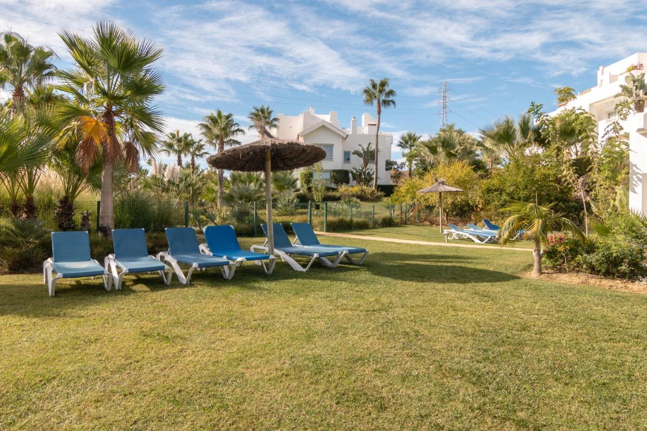 2237-Modern Apt With Private Beach Естепона Екстер'єр фото
